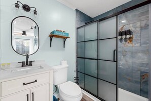 Towels, soap, shampoo, toilet paper - Dog Friendly Home- Heated Pool and Quiet Area (North Myrtle Beach)