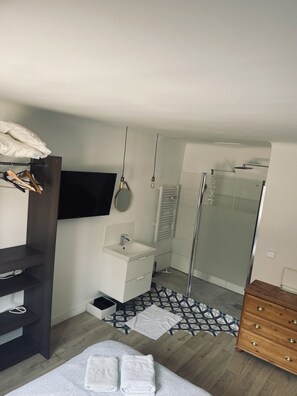 4 makuuhuonetta, ilmainen Wi-Fi, vuodevaatteet