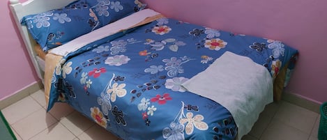 Basic Room, 1 Double Bed | 1 bedroom, desk, laptop workspace, free WiFi