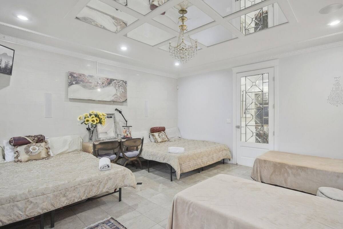Chambre Majestueuse, balcon, vue jardin | Décoration personnalisée, ameublement personnalisé, bureau