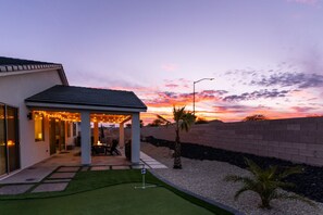 Exterior - SunFire Retreat BL 991894 J and Amy (Mesquite)