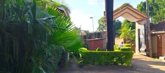 GREEN GARDENS BUSIA HOTEL