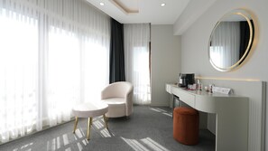 Desk, laptop workspace, soundproofing, iron/ironing board - Cartier Luxury Otel (Diyarbakir)