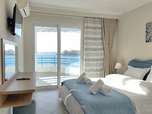 Lida's Seafront Apartment 