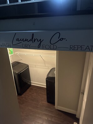 Interior - Cozy 3 bedroom home in charlotte close to airport and highways (Charlotte)