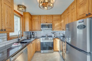 Apartment (4 Bedrooms) | Private kitchen