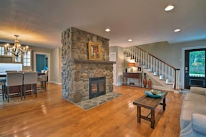 House (5 Bedrooms) | Interior