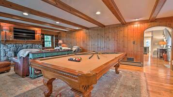 House (5 Bedrooms) | Interior