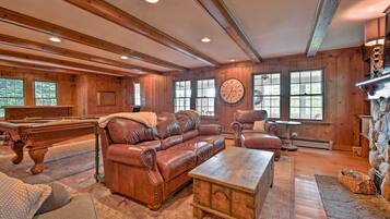 House (5 Bedrooms) | Interior