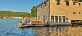 Waterfront Harveys Lake House w/ Private Dock!