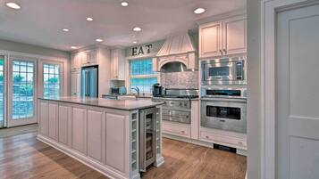 House (5 Bedrooms) | Interior