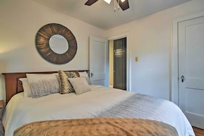 House (5 Bedrooms) | Interior - Waterfront Harveys Lake House w/ Private Dock! (Harveys Lake)