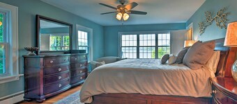 Waterfront Harveys Lake House w/ Private Dock!