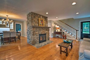 House (5 Bedrooms) | Interior