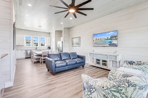 Casa, 4 quartos | Área de estar | Smart TV