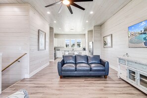 House, 4 Bedrooms | Living area | Smart TV