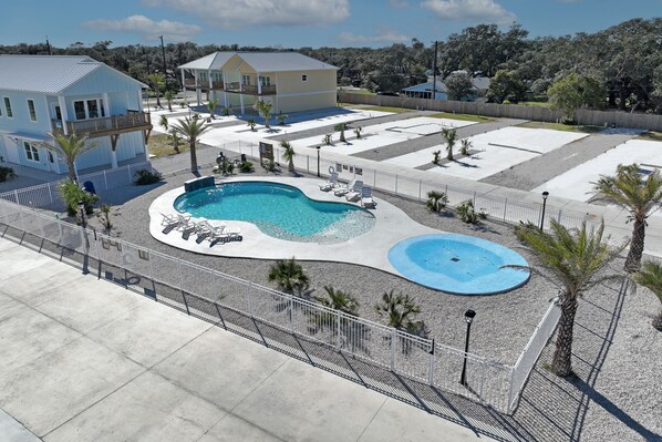 House, 4 Bedrooms | Pool