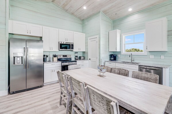 House, 5 Bedrooms | Private kitchen | Fridge, oven, coffee/tea maker, toaster - Casa Grande Sp131 5 Bedroom Home by RedAwning (Fulton)