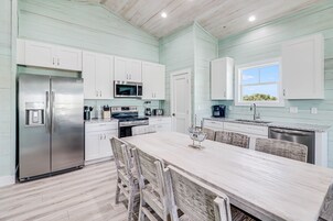 Casa, 5 habitaciones | Cocina privada | Frigorífico, horno, cafetera o tetera y tostadora