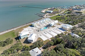 Overlooking the sea, this facility offers stunning views of the surrounding waters and a pier.