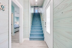 House, 5 Bedrooms | Interior