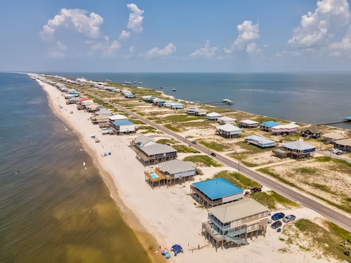 Grace Wins - 2335 Bienville 4 Bedroom Home by RedAwning