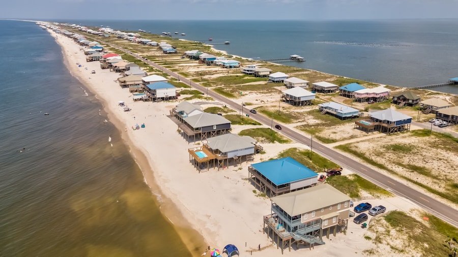 Grace Wins - 2335 Bienville 4 Bedroom Home by RedAwning