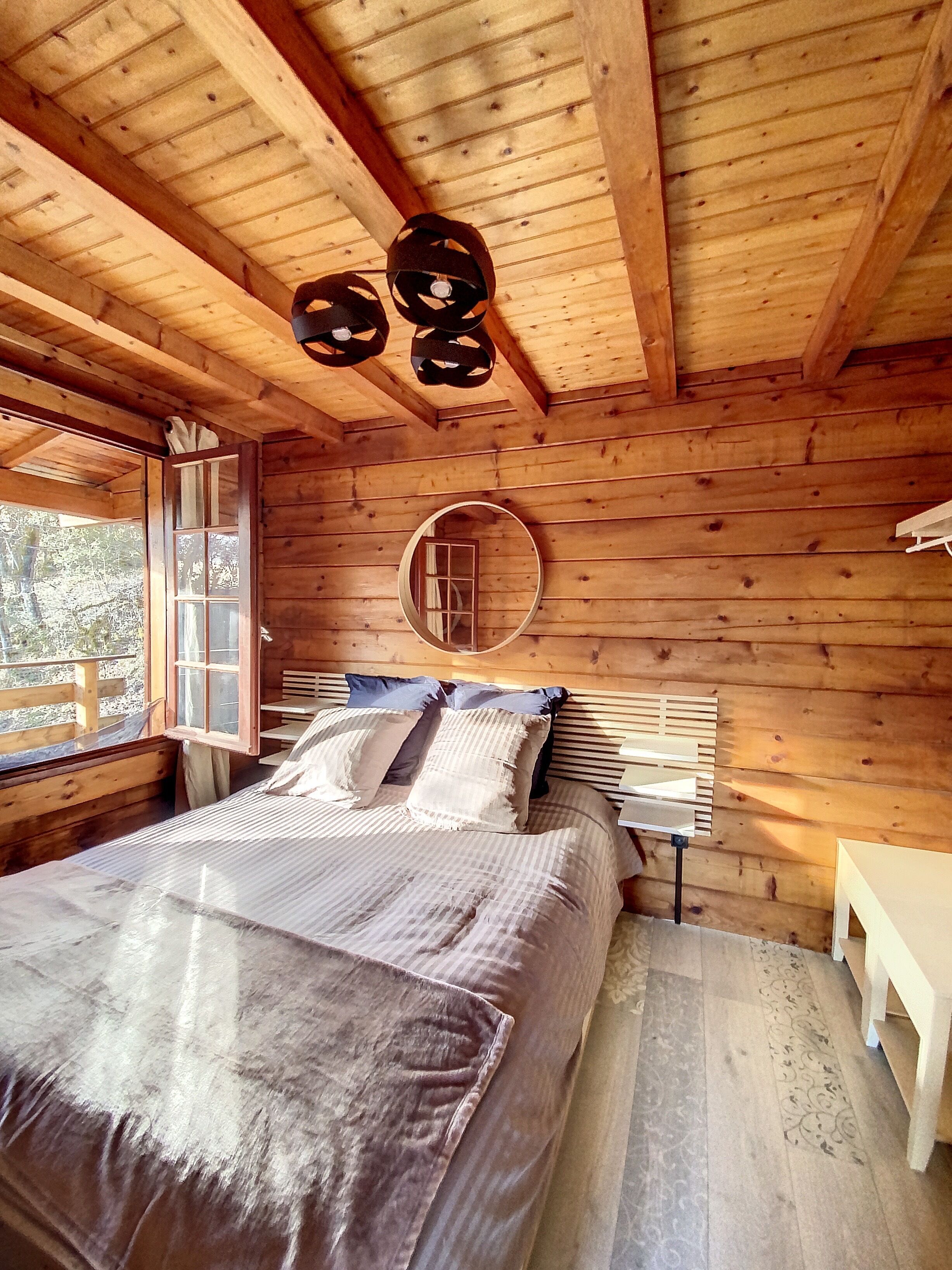 2 chambres, fer et planche à repasser, Wi-Fi, draps fournis