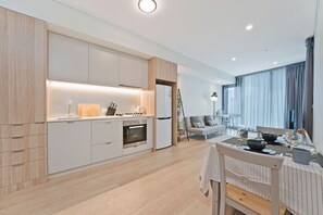 Private kitchen - Stylish 1BR Entire CBD Apt 5 Minutes to Train Stations (Sydney)