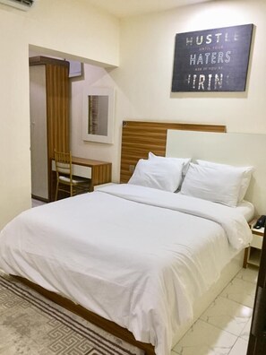 Classic Single Room | 1 bedroom, minibar, individually decorated, individually furnished