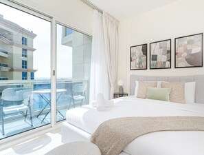 In-room safe, iron/ironing board, free WiFi, bed sheets - Comfortable Studio at Lago Vista A Dubai Production City by Deluxe Holiday (Dubai)