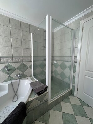 Shower, hair dryer, bidet, towels - Penthouse - Spektakulärer Meerblick und Große Sonnen-terrasse (Los Abrigos)