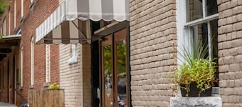 *Stylish 1BR Getaway w/ KING Bed + Patio + Wi-Fi