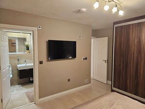 4 chambres, bureau, fer et planche à repasser, Wi-Fi gratuit
