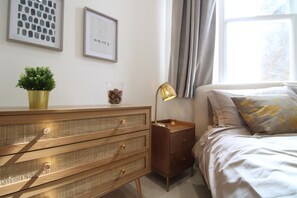 2 habitaciones, tabla de planchar con plancha, wifi y ropa de cama