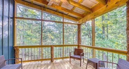 Secluded Cabin Getaway in the Woods!