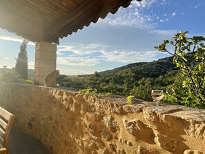Property grounds - Charmante et Spacieuse Maison, Grande Terrasse, vue Magnifique, Jardin, Piscine (Saint-André-de-Roquepertuis)
