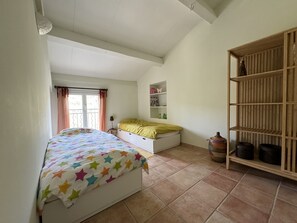 4 habitaciones, tabla de planchar con plancha y wifi gratis 