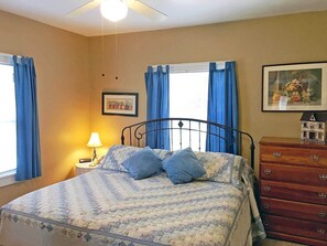 Room - The Waterlily Cottage-2 Bedrooms /2 bathroom cottage -located in Flat Rock,NC-   (Flat Rock)