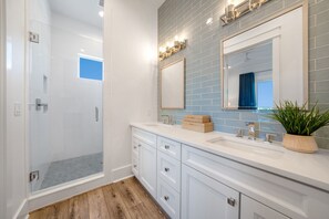 Towels - Worth the Trip: Beach Views, Private Pool, Pet Friendly, Great Outdoor Space (Cape San Blas)