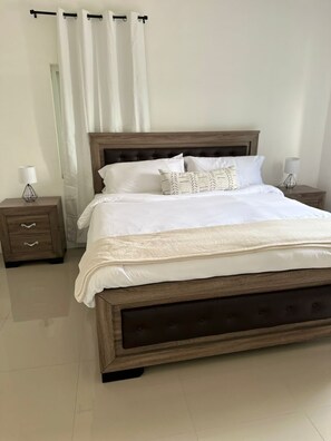 2 bedrooms, iron/ironing board, WiFi, bed sheets - Tranquil haven Your Comfort & Serenity awaits (Kingston)