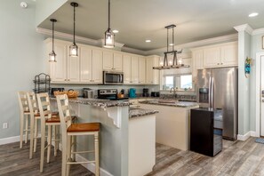 Fridge, microwave, stovetop, dishwasher - Oceanfront, through lot, private beach - Grace Wins (Dauphin Island)