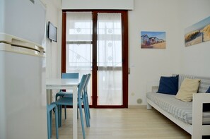 Căn hộ, 1 phòng ngủ, ban công, quang cảnh biển | Phòng ăn