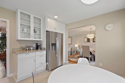 Family friendly home, sleeps 8, close to DC attractions.
New kitchen. 