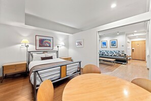 Een strijkplank/strijkijzer, gratis wifi, beddengoed