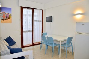 Apartment, 1 Schlafzimmer, Balkon, Meerblick | Wohnzimmer