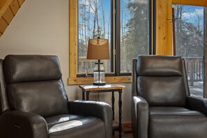 Smart TV, stereo - A-Frame|40acres|HikingTrail |Screen Porch|Secluded (Emily)