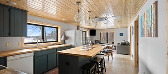 Anchor Bay-Feet from water's edge|Deck|Grill|