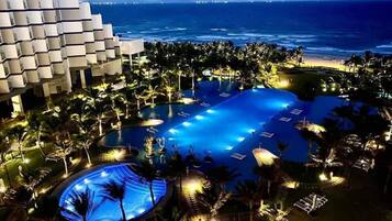 2 outdoor pools, free pool cabanas, pool umbrellas