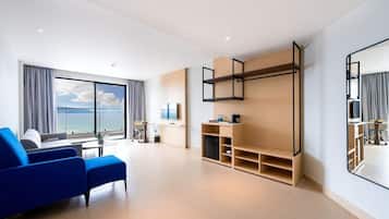 Colchones con pillow-top y caja de seguridad en la habitación